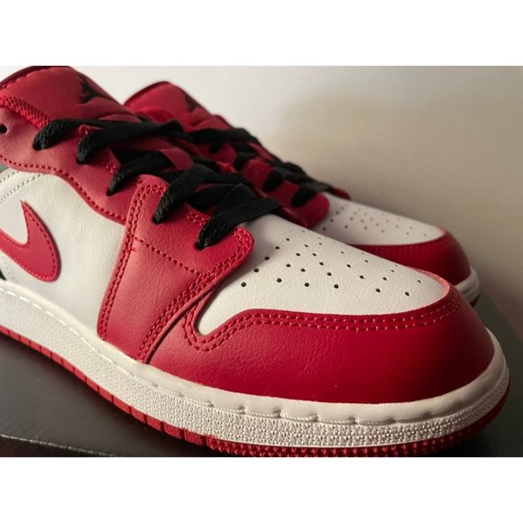 Nike Air Jordan 1 Low GS - Red / Black - Picture 6 of 9
